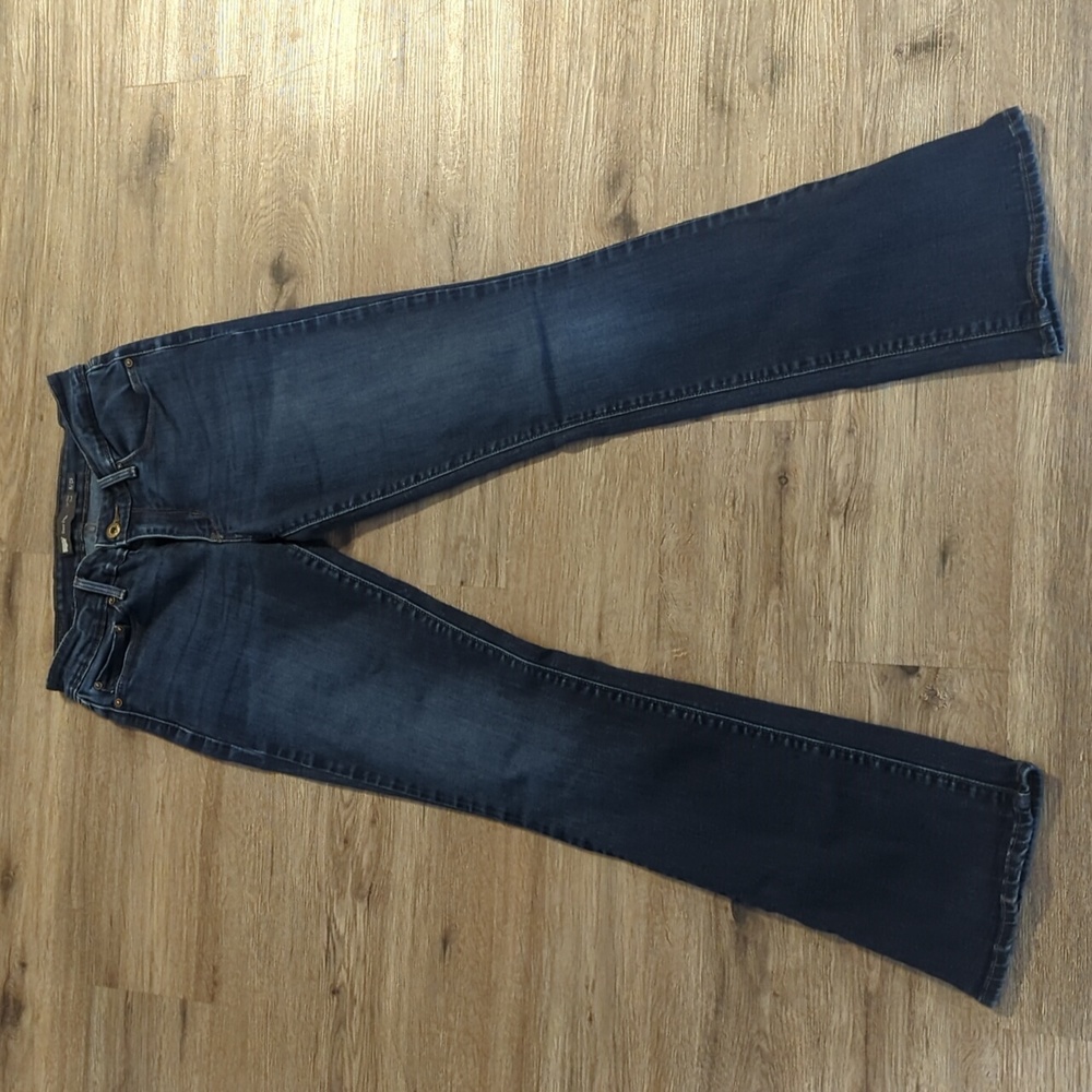 Boot cut Levis Size 6/28